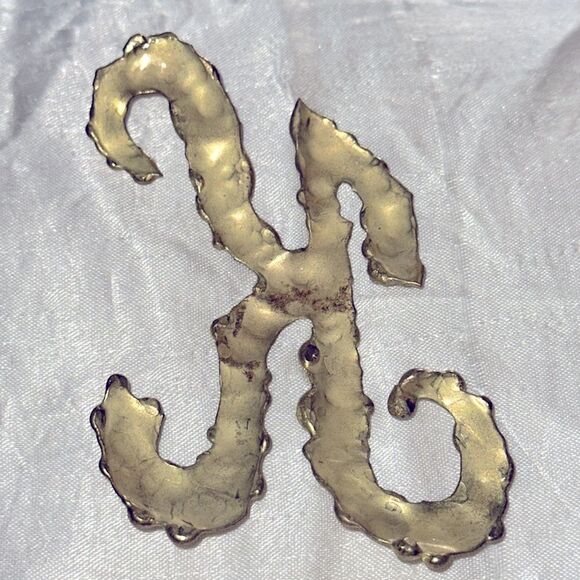 Vintage hammered brass “K” - Picture 2 of 3